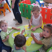 Dzieci z Wesołego Uśmiechu uczą się rysować